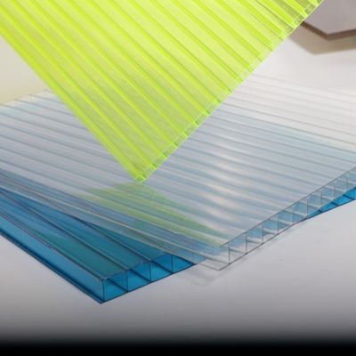 Transparante holle polycarbonaatplaat voor luifels en carports UV-bescherming Weersvermogen