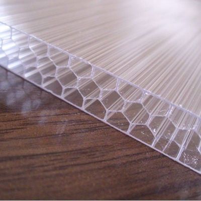 8 mm tot 12 mm honingraat polycarbonaat holle plaat voor superieure thermische isolatie en UV-bescherming
