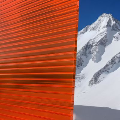Kleurrijke uitstekende weersverwachting Polycarbonaat PC holle plaat In 1220mm* 2100mm Grootte SGS RHOS gecertificeerd
