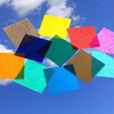 Goede prijs. 2440mm Kleurrijk Polycarbonaat Diamantplaat 2,5mm-10mm Veilig UV-bestendige plaat online