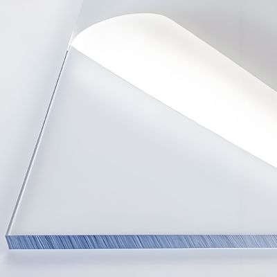 8 mm helder polycarbonaatplaat, schokbestendig, perfect voor beschermende barrières en veiligheidsglazen.