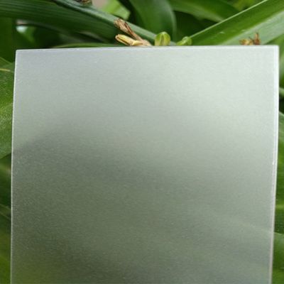 Gefrostte polycarbonaatplaat Lichtafzetting Verbeterde privacy Impactweerstand UV-bescherming voor dakramen en muren