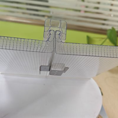 Zeslagen U-Lock polycarbonaatplaat voor superieure thermische isolatie