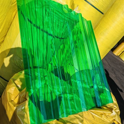 Duurzame groene kunststof polycarbonaat golfplaat met weerbestendigheid voor uw dakbedekking en luifel