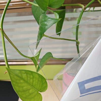 Kunststof polycarbonaatplaat bekend om zijn hoge treksterkte en duurzaamheid, geschikt voor machinebeschermingen, ramen en displaypanelen