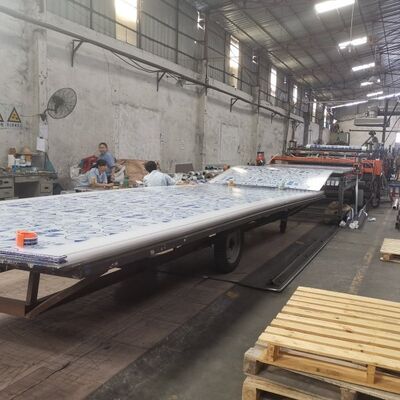 China fabrikant van polycarbonaatplaten van kunststof, geproduceerd met geautomatiseerde extrusietechnologie die een consistente en betrouwbare prestaties biedt