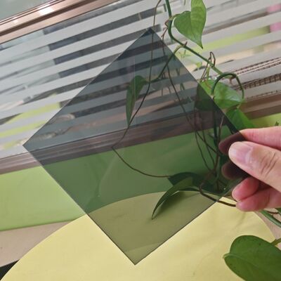 Goede prijs. Fabrieksvoorziening 1.22*2.44m Grijzige polycarbonaat solide plaat lichtgewicht Duurzaam paneel met hard coat oppervlak voor Schrapen Chemische en UV-bestand voor luifel en luifel online
