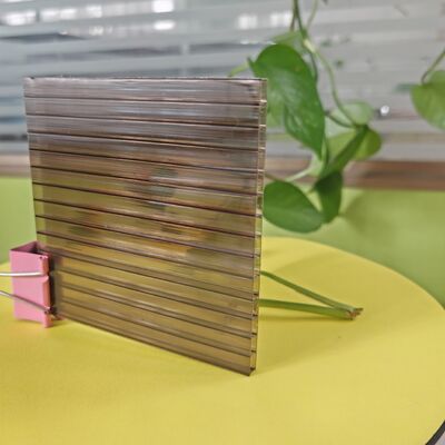 Bronze PC Hollow Sheet Brand Rating B1 Polycarbonate Panel Ideaal voor dak- en bekledingsoplossingen in de bouw