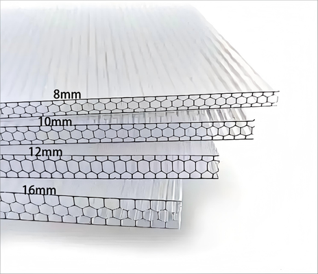 Goede prijs. Polycarbonaat holle PC-plaat Normale grootte 2.1 5.8m Duurzaam lichtgewicht transparant materiaal voor industriële toepassingen online